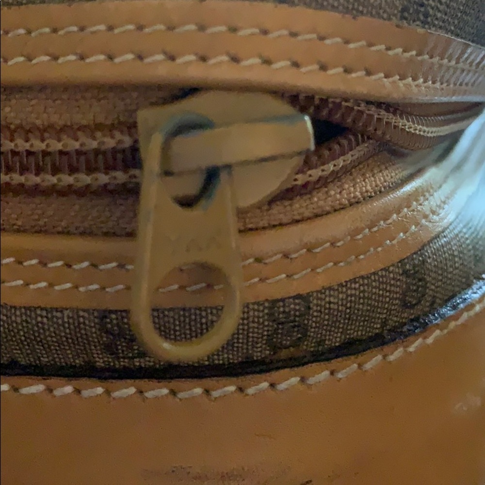 Vintage Gucci Suitcase.  Gold plated hardware. - Picture 14 of 16